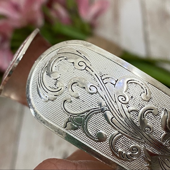 Unsigned Silver-tone Ornate Lotus Flower Peacock 1.25” Open Cuff Bangle Bracelet - Picture 8 of 12